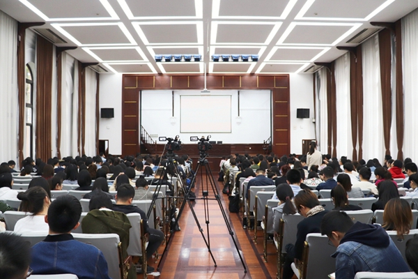 刘宪权教授作“人工智能时代刑事责任演变的昨天、今天、明天”讲座
