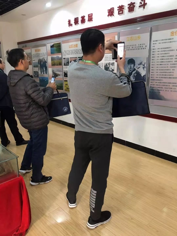 许昌市第四期乡镇（街道）党政正职培训班走进新乡先进群体教育基地