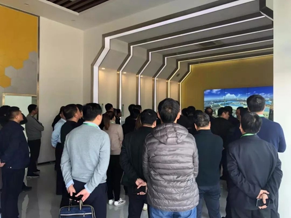 许昌市第四期乡镇（街道）党政正职培训班走进新乡先进群体教育基地