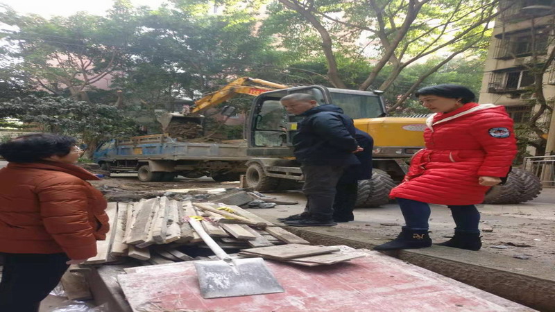 重庆大学老旧住宅首部电梯安装工程于今日破土动工