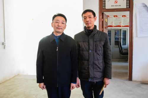 郭立宏校长一行赴黄山村推进扶贫工作