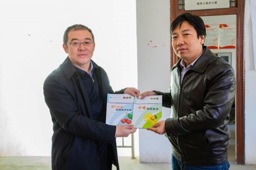 郭立宏校长一行赴黄山村推进扶贫工作