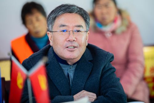 郭立宏校长一行赴黄山村推进扶贫工作
