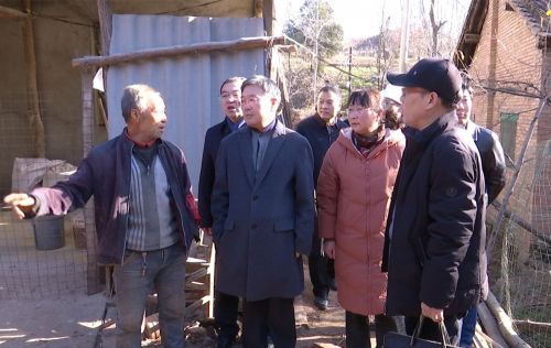 郭立宏校长一行赴黄山村推进扶贫工作