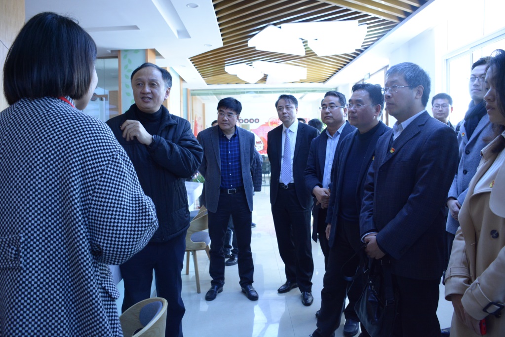 丈量崇明，丈量上海，走出校园，深入实践——人文学院开展师生社会调研暨与崇明工业园区党建联建活动