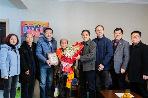 我校王戍堂教授获“九三楷模”荣誉称号