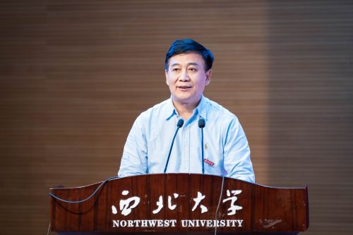 学校举行“不忘初心逐梦前行”学生总结表彰暨颁奖典礼