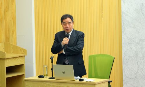 清华大学新闻传播学院院长柳斌杰教授为师生讲解“坚定文化自信与坚持文明互鉴”