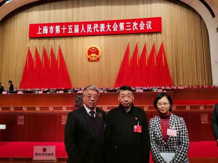 我校市人大代表出席上海市第十五届人民代表大会第三次会议