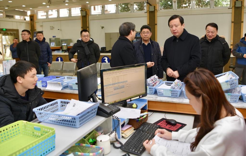 校长陈杰带队检查寒假春节期间校园安全保障工作