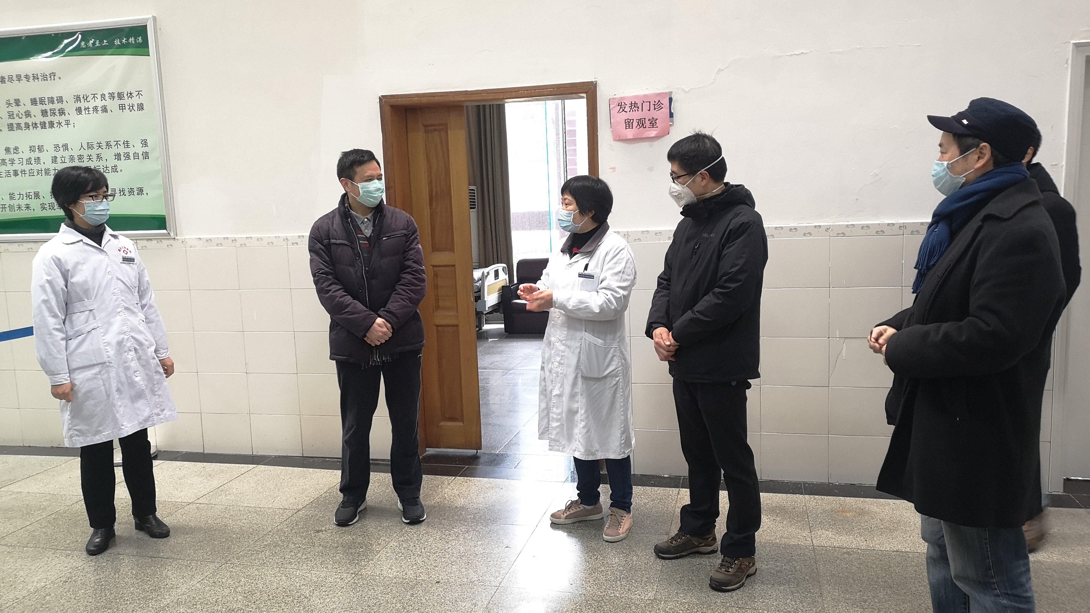学校防控工作领导小组领导实地督导检查防控工作进展情况