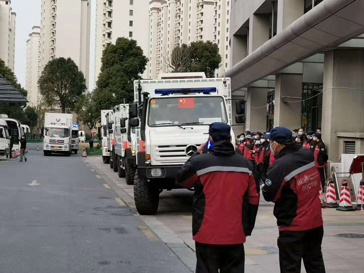 【文汇报】今天，东方国家紧急医学救援队驰援武汉，将建车载移动医院、帐篷移动医院