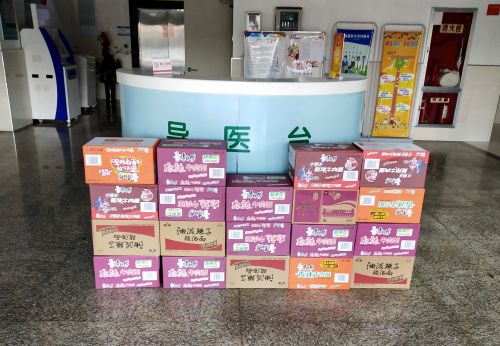 校工会慰问学校疫情防控一线工作人员