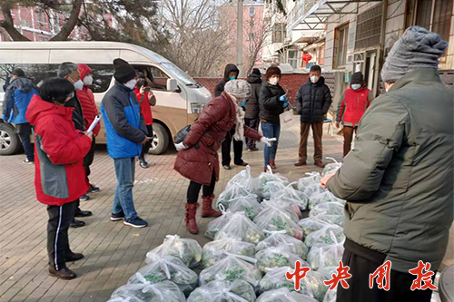 “暖心菜”进社区暖人心田