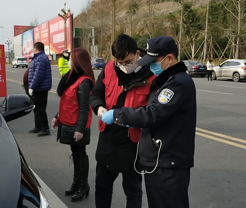 我校青年学子投身疫情防控阻击战