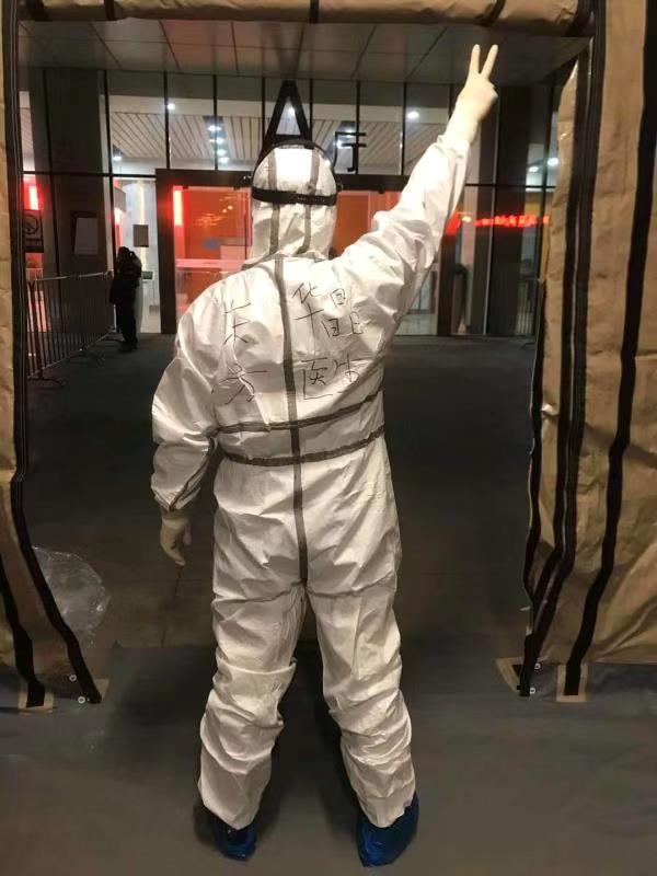 “方舱”一日——同济大学附属东方医院国家紧急医学救援队三位党员2月9日方舱抗疫速写
