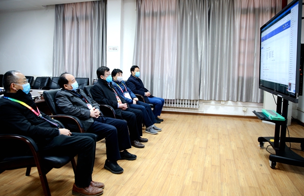 吴普特检查延迟开学前教学准备情况