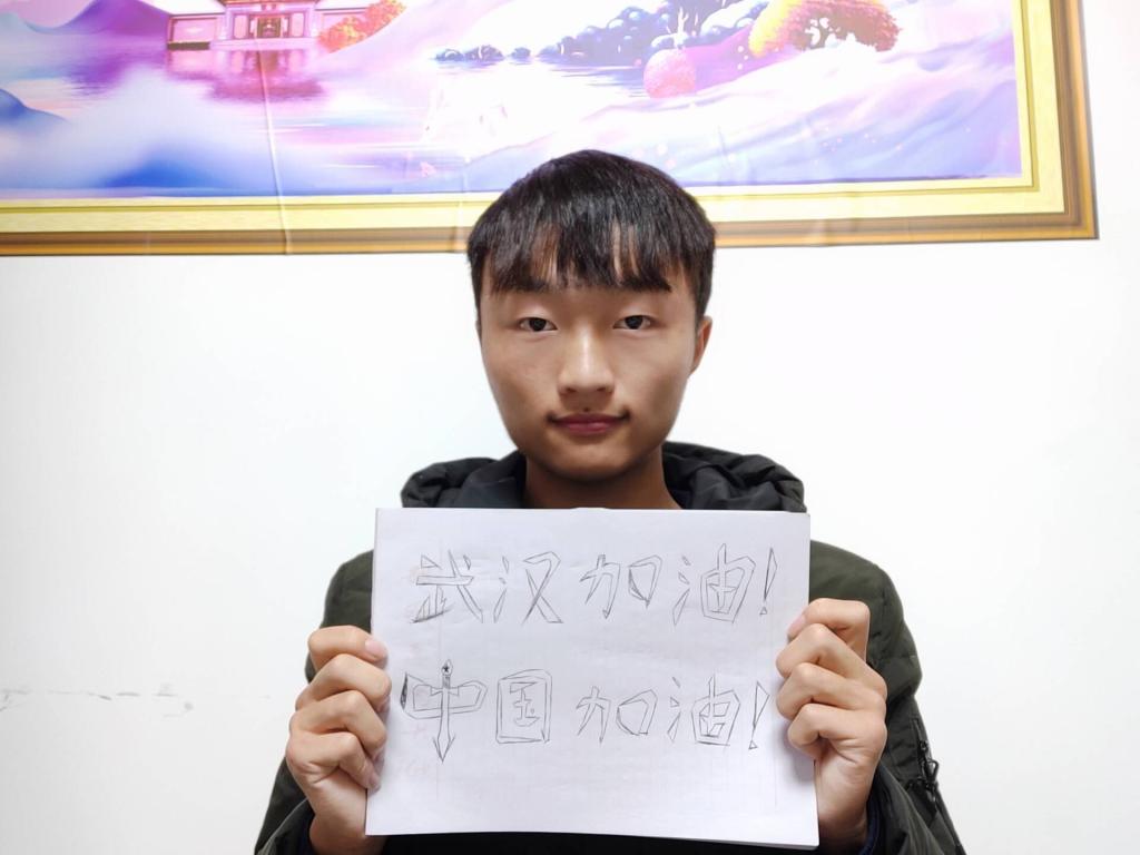 【抗疫阻击战】致逆行者里的亲人：“你守护大家，我守护你”