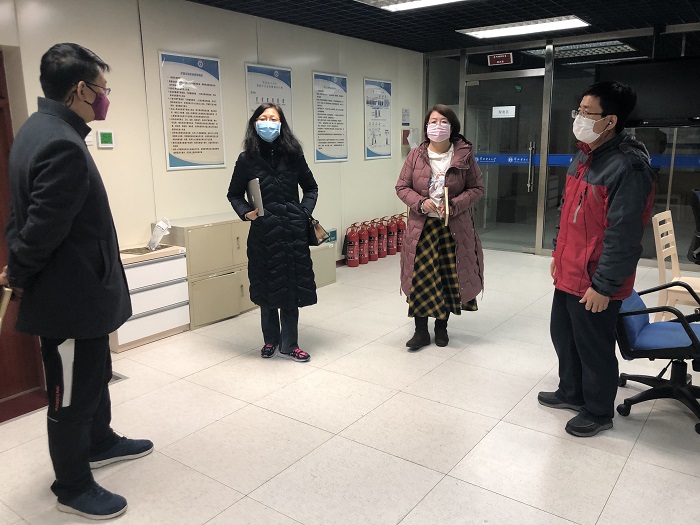 校领导到网络与信息化办公室调研