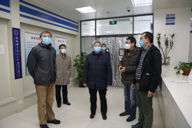舒歌群包信和调研学校有关单位疫情防控及返岗工作情况