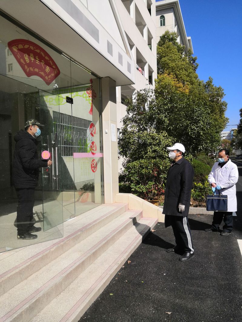 校党委书记、学校疫情防控指挥部指挥长王立兵检查北区疫情防控工作