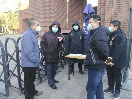 【战疫情】纪委书记李中奇检查并指导学校门岗执勤防控工作