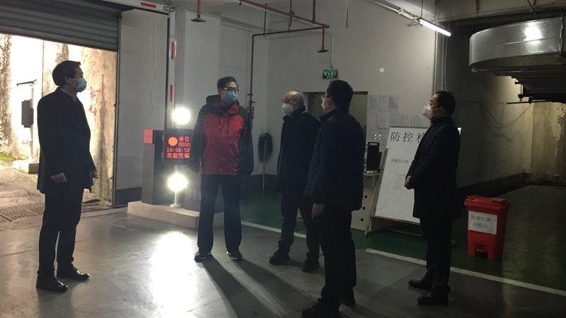 重庆大学副校长明炬一行到大学科技园检查指导复工防疫准备工作