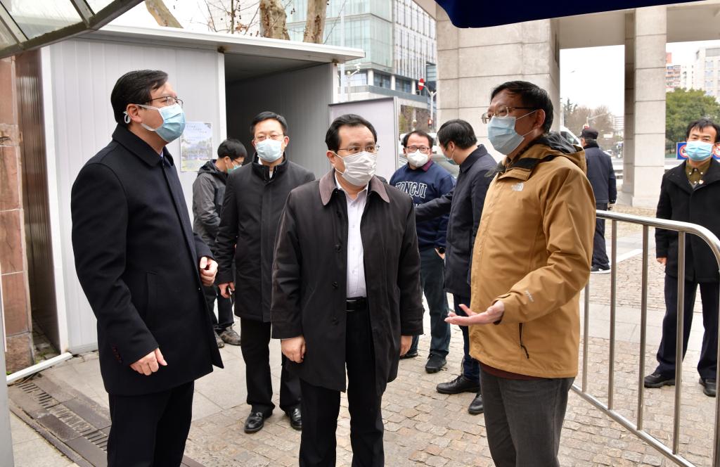上海市教卫工作党委书记沈炜来校调研检查疫情防控和开学准备工作