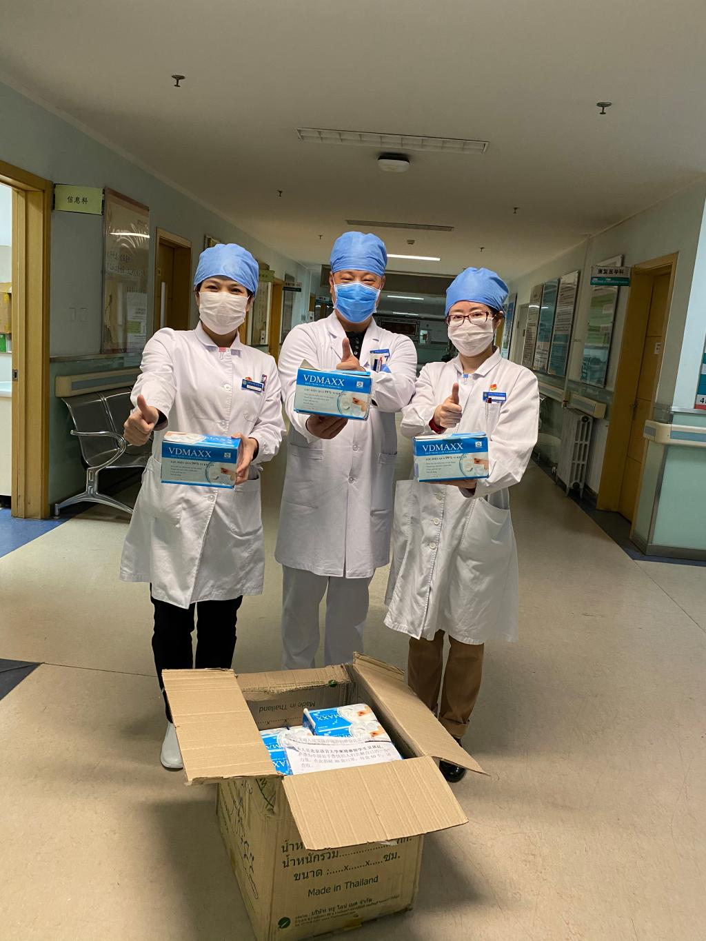 北语柬埔寨学生吴展廷筹集1500只口罩援助母校