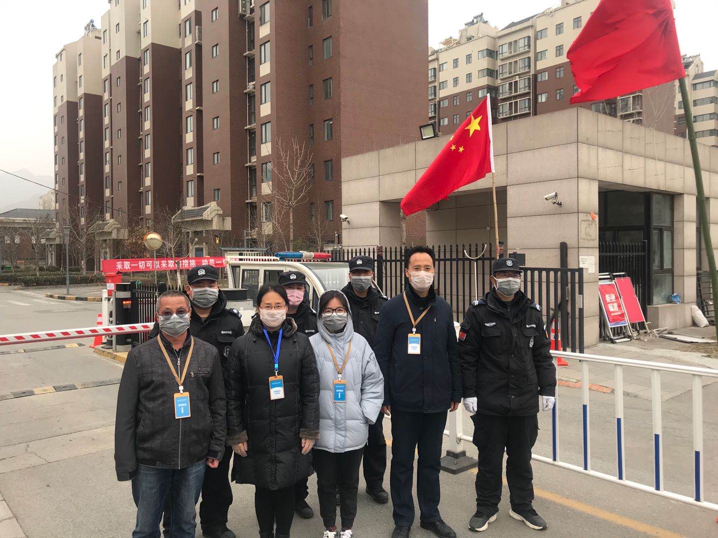 电子信息学院疫情防控志愿者的身影
