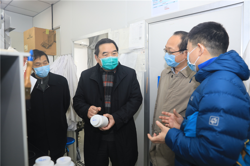 包信和校长调研化学与材料科学学院