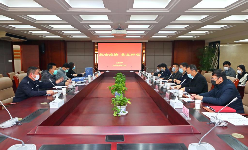 无锡市教育局等部门来我校督查疫情防控期间开学准备工作