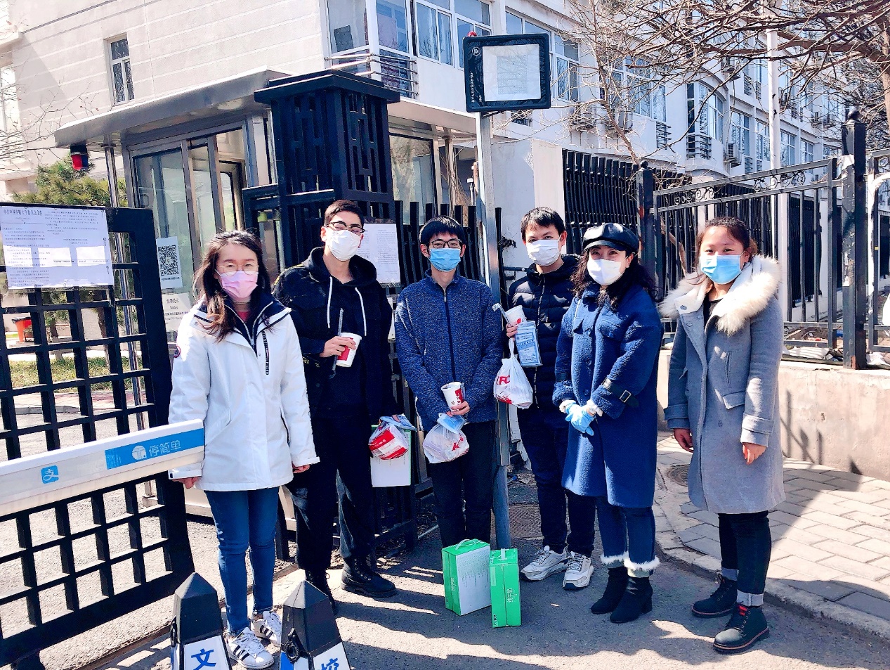 信息与通信工程学院慰问留校学生
