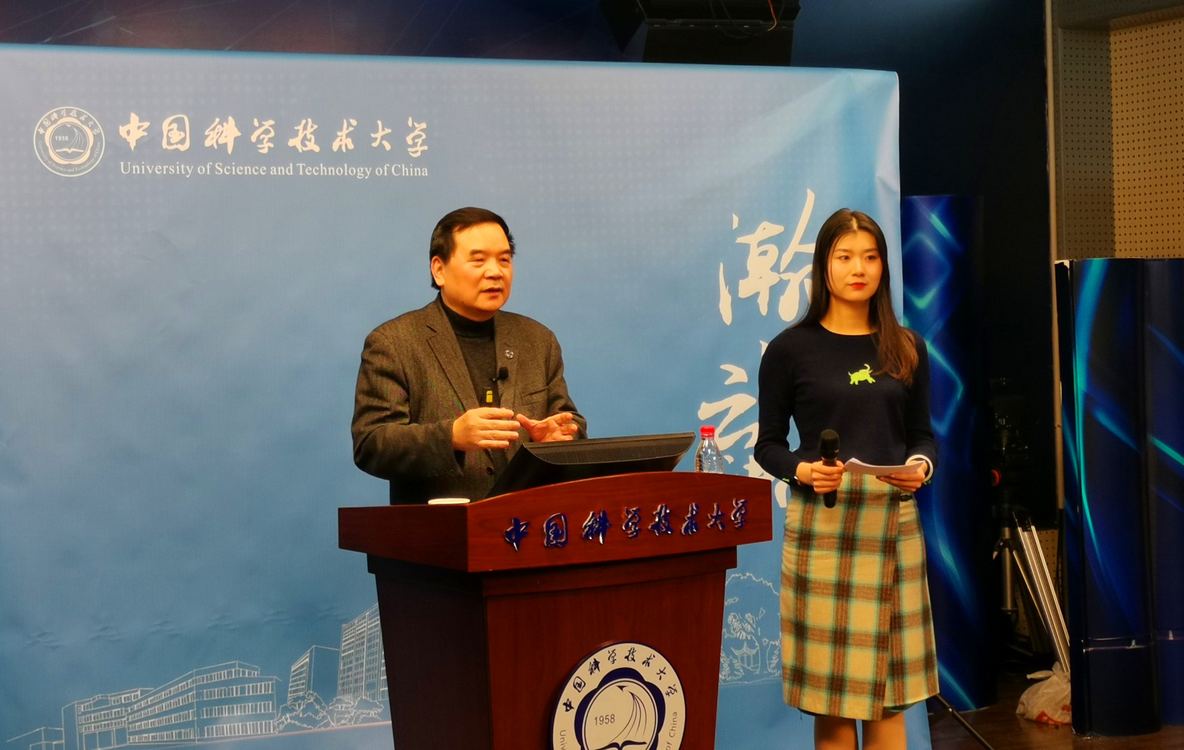 学校启动“瀚海云讲堂——2020年高考招生直播讲堂”活动