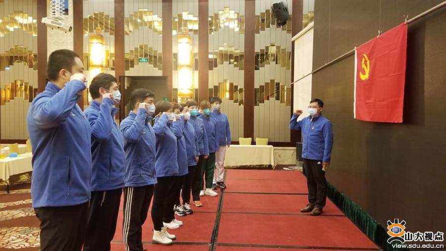 党旗飘扬（9）:齐鲁医院援湖北医疗队10人火线入党