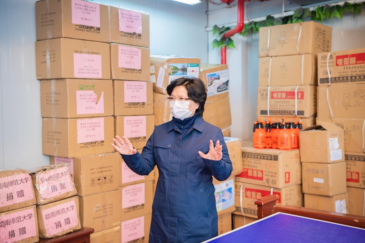 校领导调研防疫物资储备及学校门禁系统情况