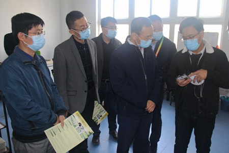 校领导看望我校创新创业研究生代表