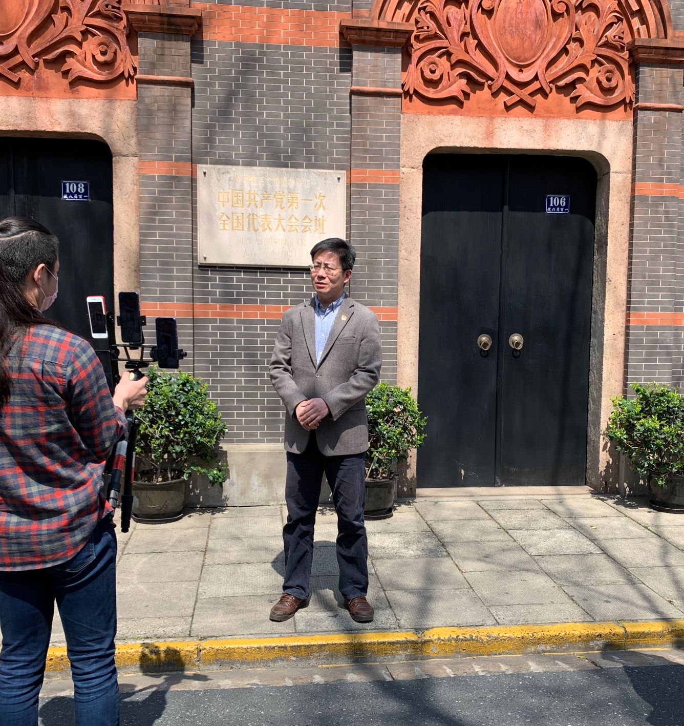 把校园文化活动“搬”至网上，我校移动直播栏目《听TA说》在中共一大会址纪念馆开讲