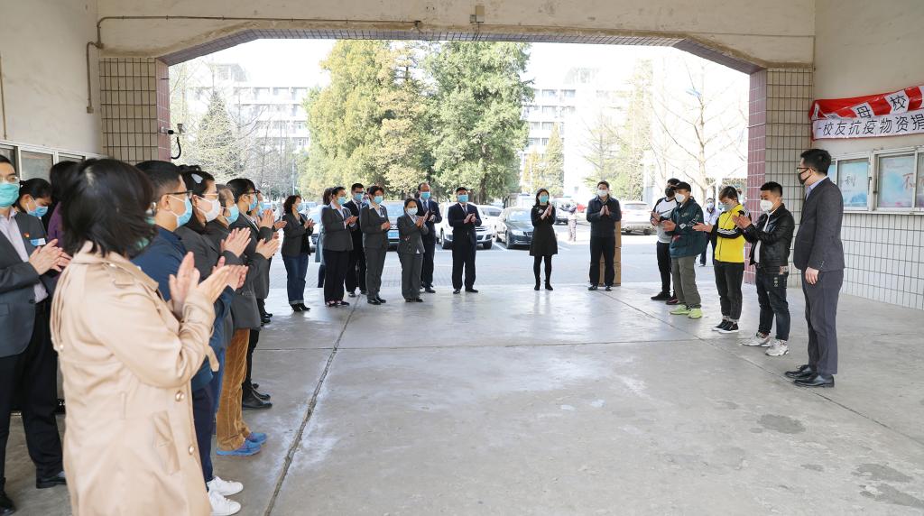 感恩母校共克时艰——北航校友发起抗疫物资捐赠爱心理发活动