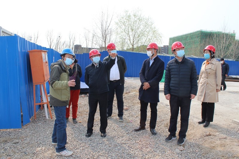 吴建伟书记一行检查指导校区建设及食堂改造项目复工工作