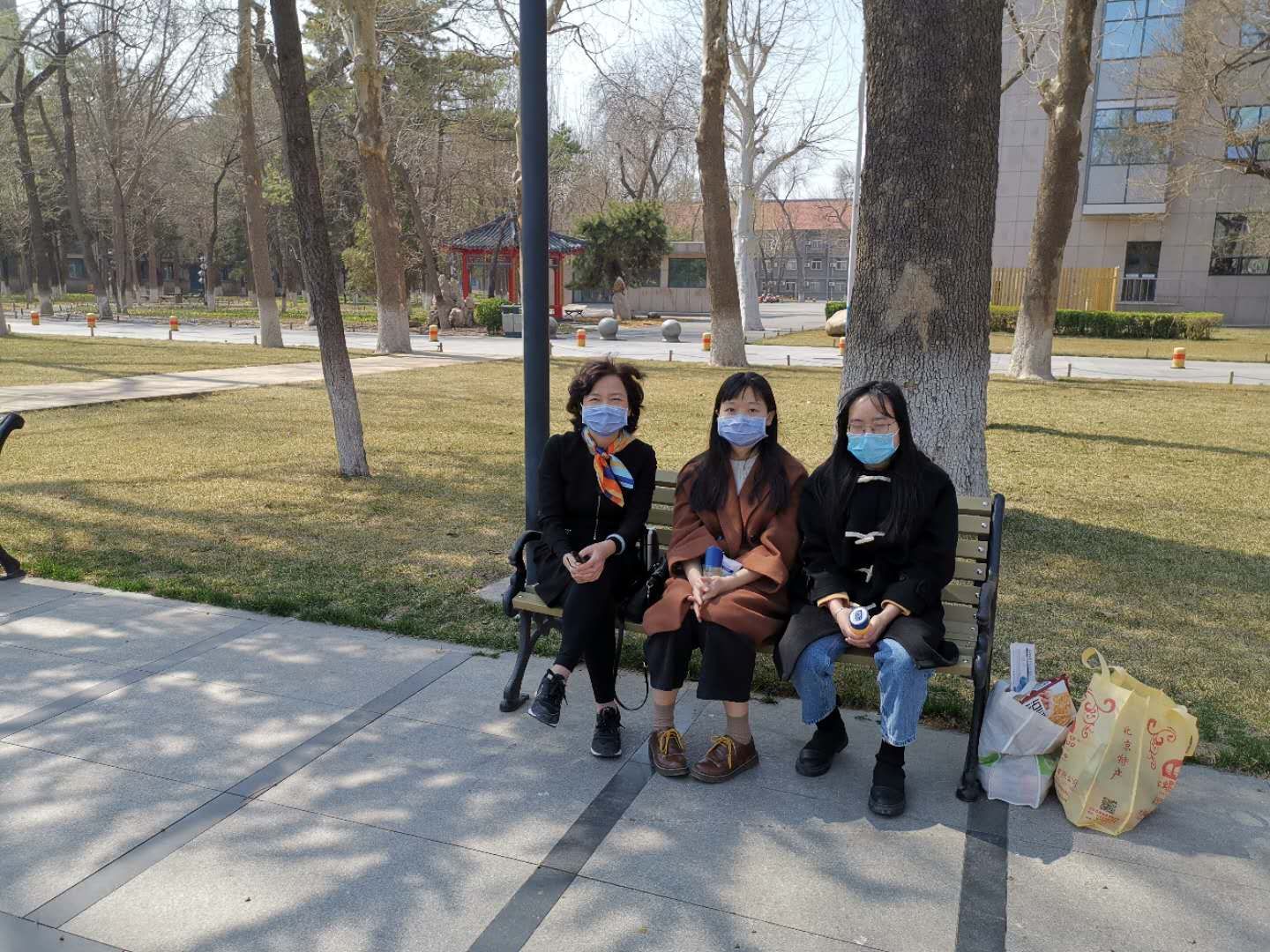 新闻学院王军老师悉心关爱留校学生