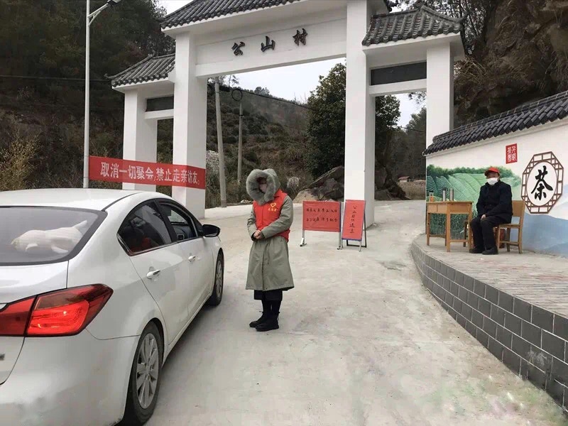人文学院学子积极参与疫情防控志愿服务工作