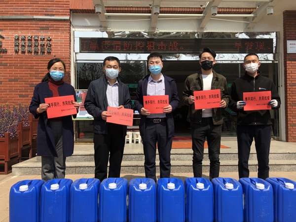 校友许家旺向学校捐赠抗疫物品