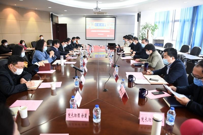 校党委书记杨振斌一行到研究生院调研工作