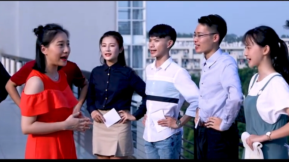 【在线教学优秀案例分享】肖思为：在线上教学中提升学生的现场报道能力