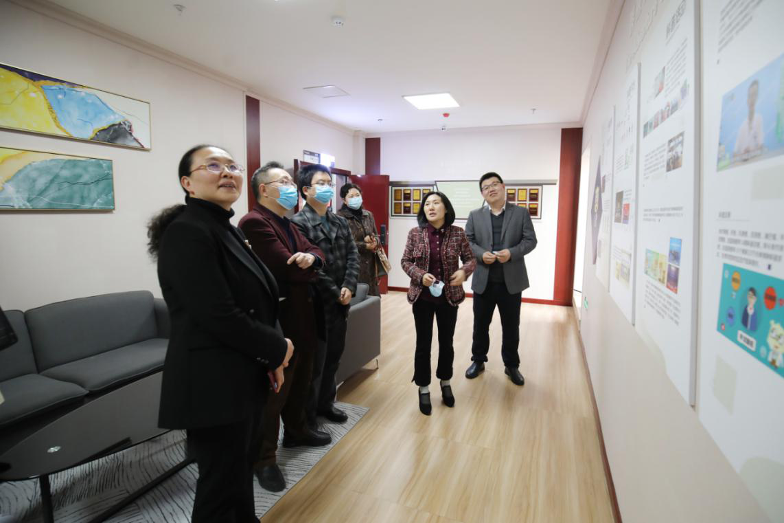 沙坪坝区科协党组书记、主席向丽华带队来附属肿瘤医院调研指导科普工作
