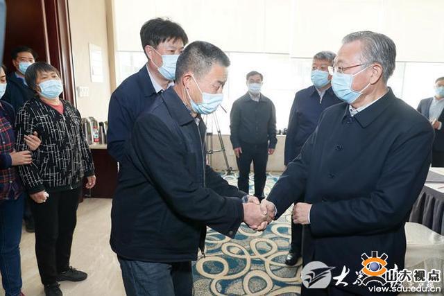 山东省委书记刘家义看望慰问张静静同志家属