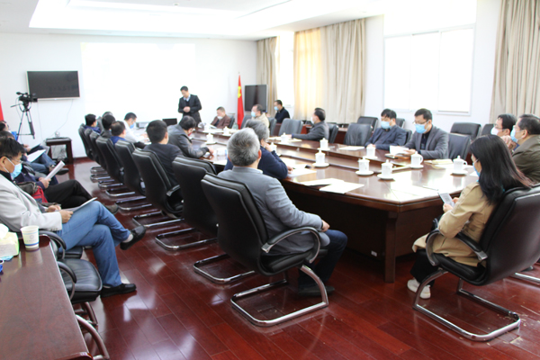 学校召开一流本科教育质量提升行动纲领征求党外人士意