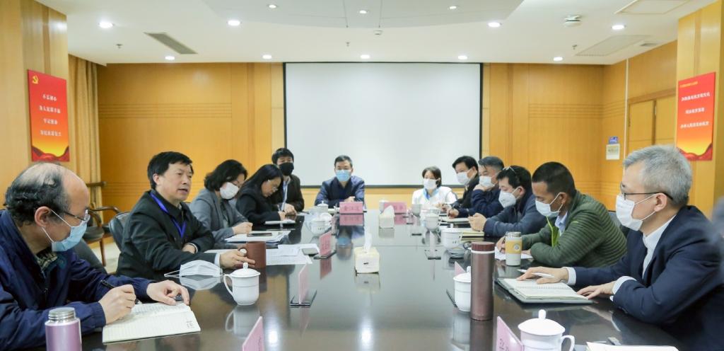 我校召开高层次人才座谈会