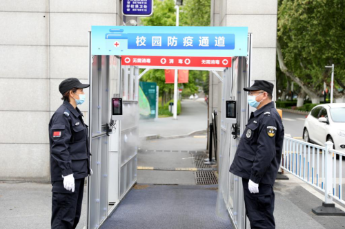 我校产学研项目校园防疫通道20版正式投入使用